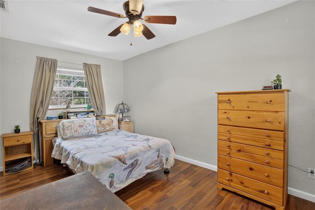 For Sale: $250,000 (2 beds, 1 baths, 818 Square Feet)