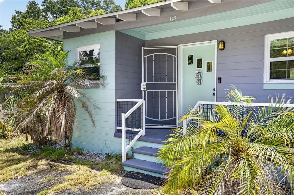 For Sale: $250,000 (2 beds, 1 baths, 818 Square Feet)