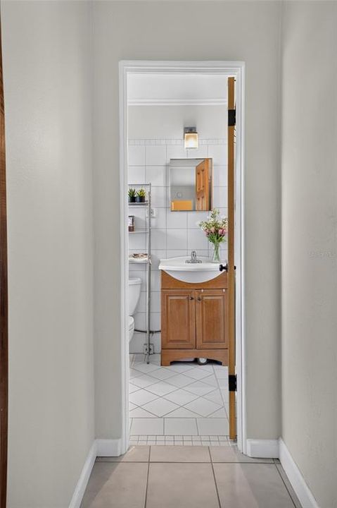 For Sale: $250,000 (2 beds, 1 baths, 818 Square Feet)