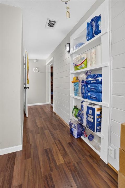 For Sale: $250,000 (2 beds, 1 baths, 818 Square Feet)