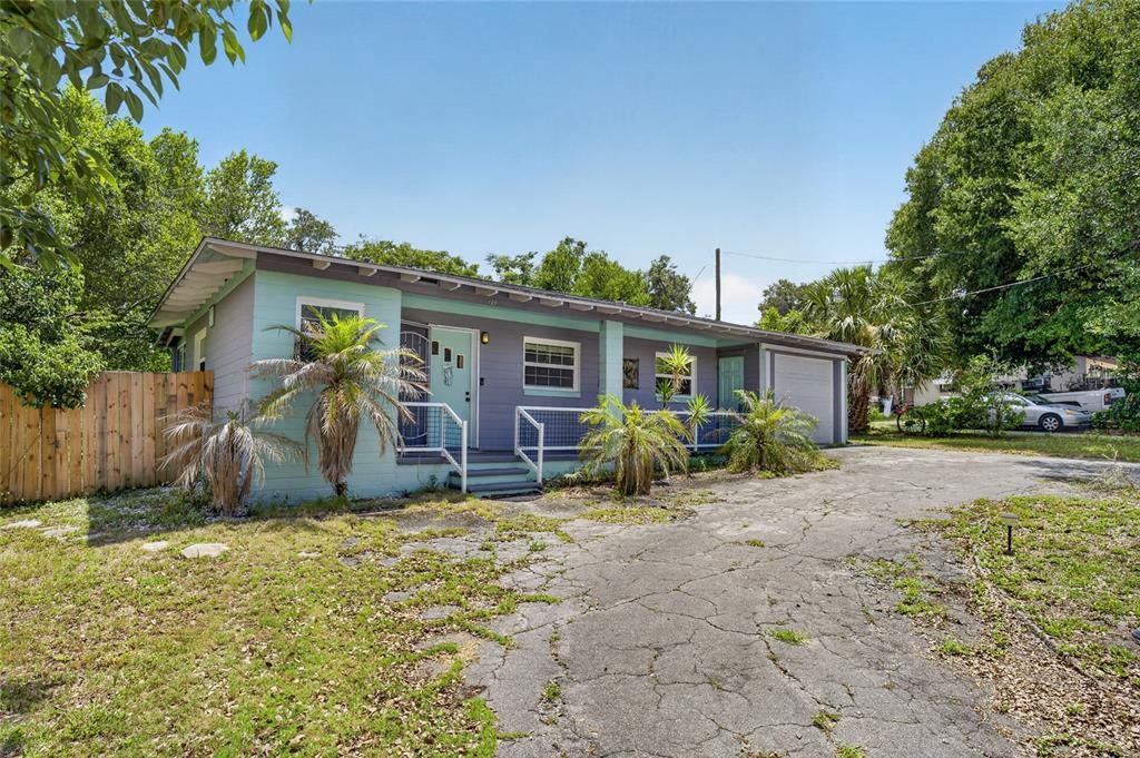 For Sale: $250,000 (2 beds, 1 baths, 818 Square Feet)