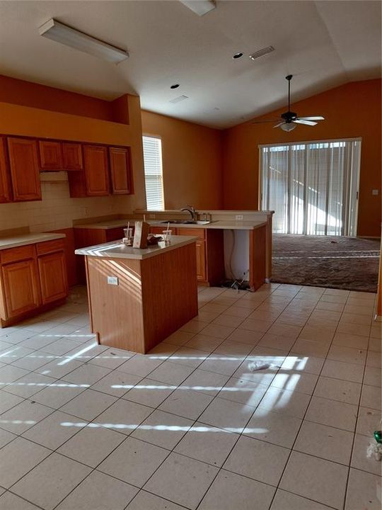 На продажу: $435,000 (3 спален, 2 ванн, 1999 Квадратных фут)