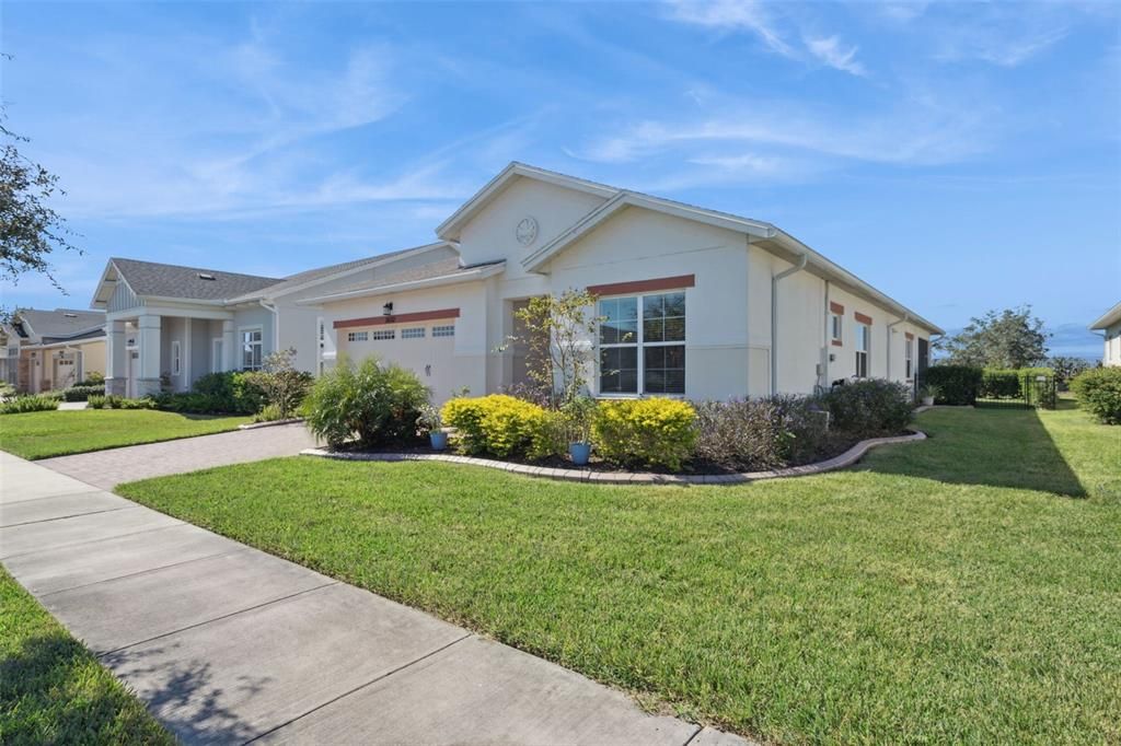 For Sale: $489,000 (3 beds, 3 baths, 2335 Square Feet)
