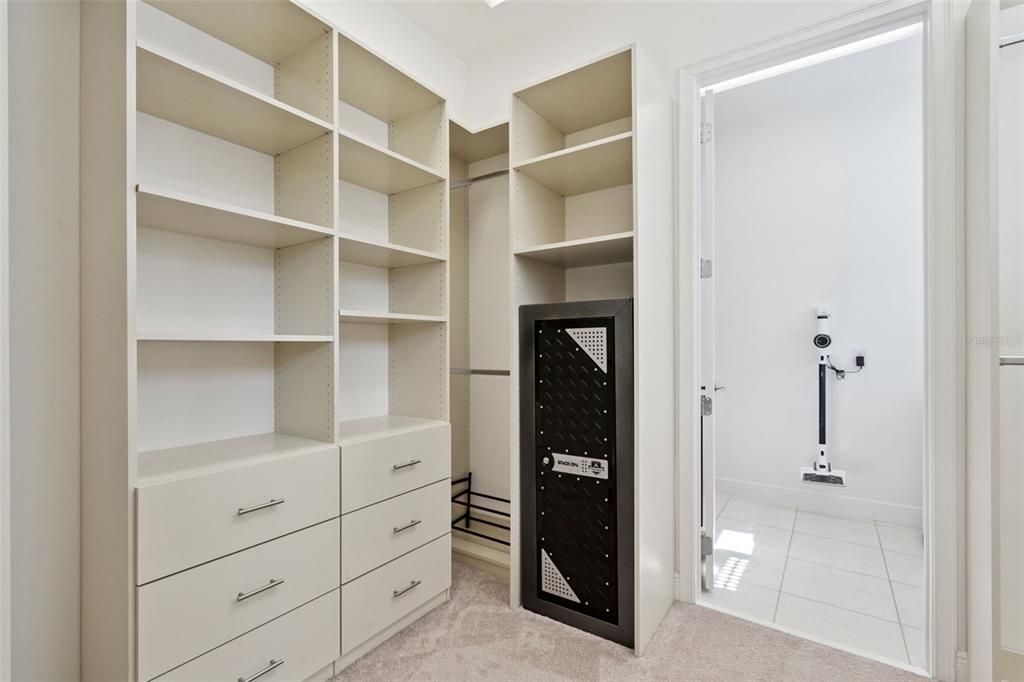 For Sale: $489,000 (3 beds, 3 baths, 2335 Square Feet)