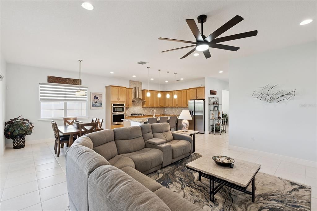 For Sale: $489,000 (3 beds, 3 baths, 2335 Square Feet)