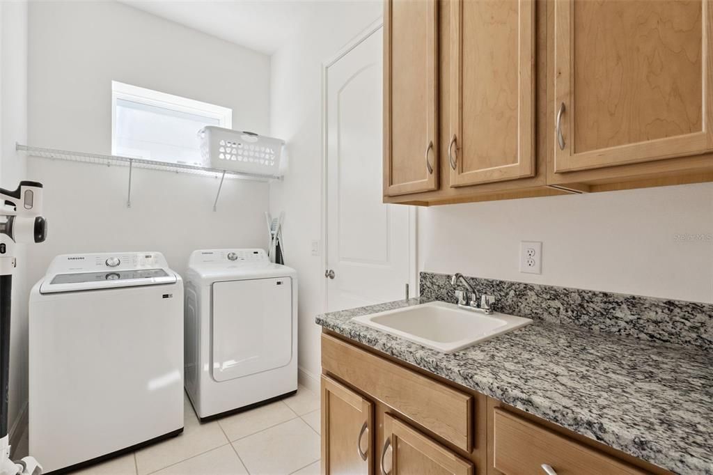 For Sale: $489,000 (3 beds, 3 baths, 2335 Square Feet)