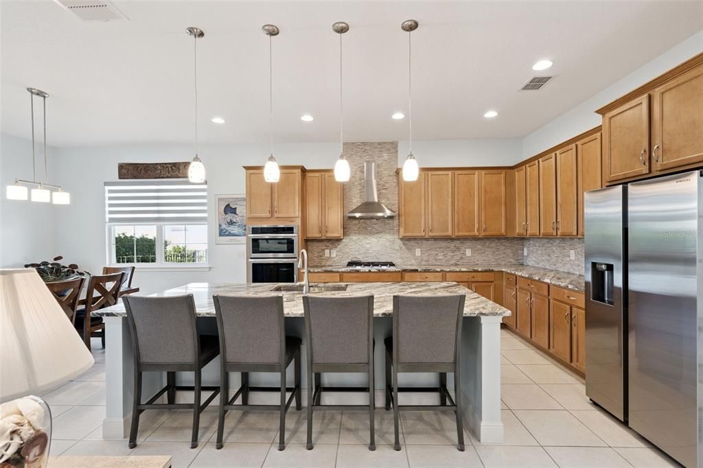 For Sale: $489,000 (3 beds, 3 baths, 2335 Square Feet)