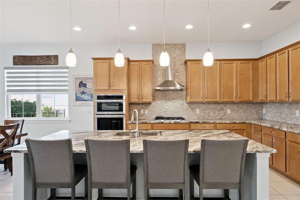 For Sale: $489,000 (3 beds, 3 baths, 2335 Square Feet)