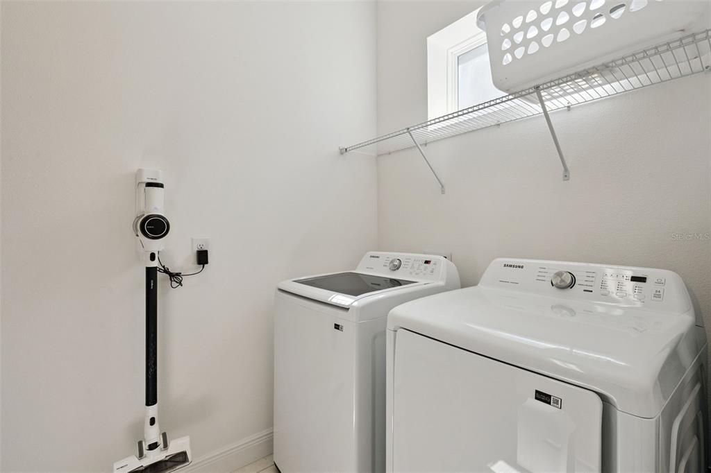 For Sale: $489,000 (3 beds, 3 baths, 2335 Square Feet)