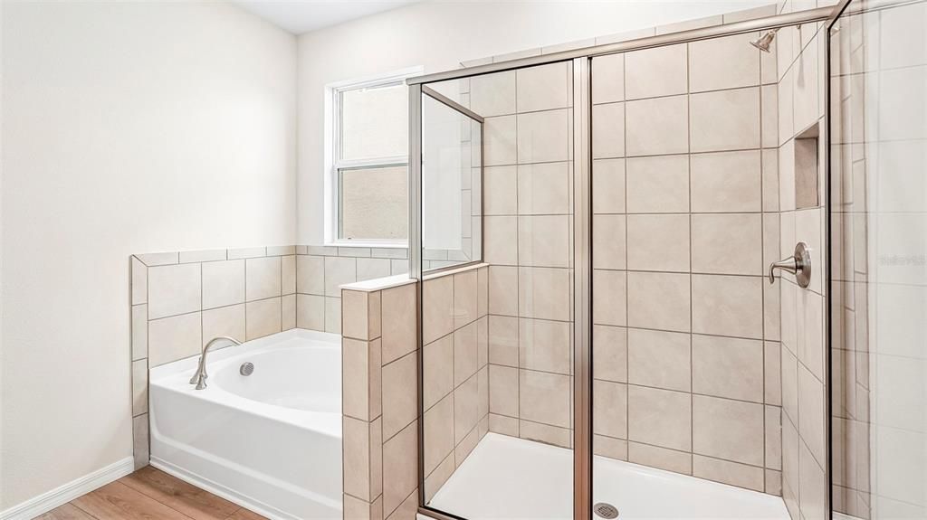 Activo con contrato: $511,990 (4 camas, 2 baños, 2045 Pies cuadrados)