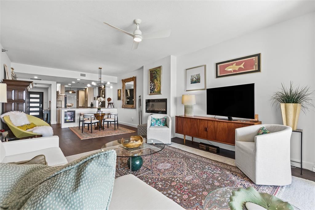 Active With Contract: $699,000 (2 beds, 2 baths, 1490 Square Feet)