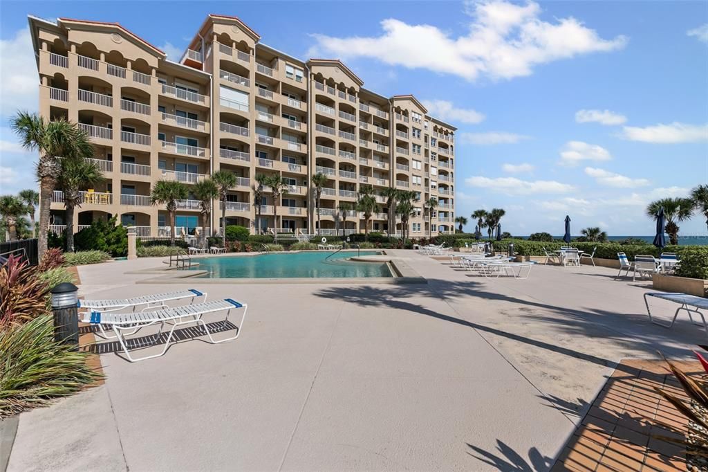 Active With Contract: $699,000 (2 beds, 2 baths, 1490 Square Feet)