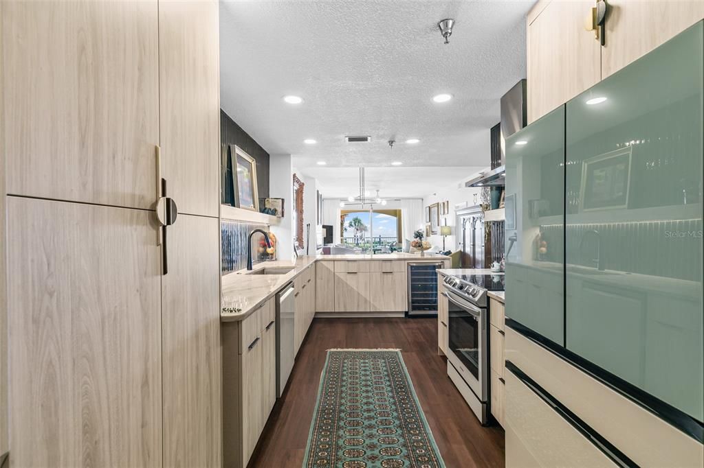 Active With Contract: $699,000 (2 beds, 2 baths, 1490 Square Feet)