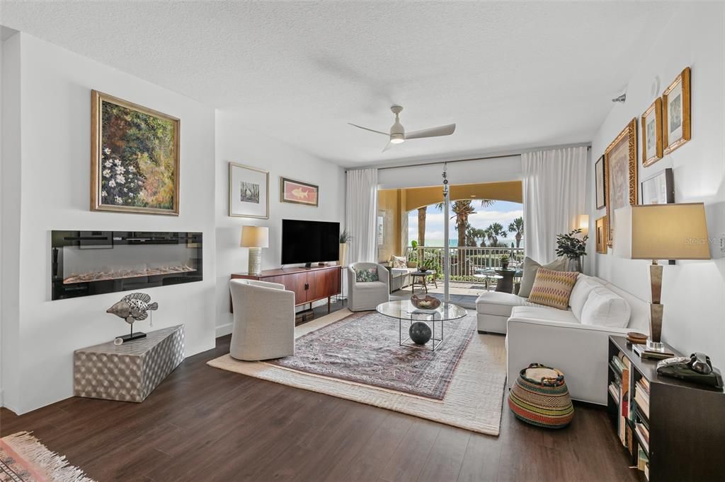 Active With Contract: $699,000 (2 beds, 2 baths, 1490 Square Feet)