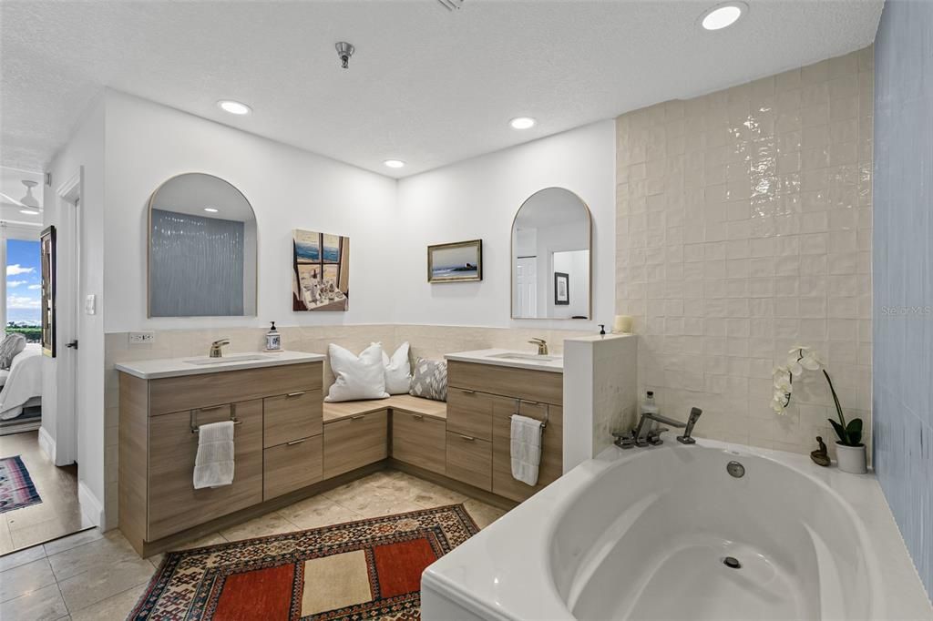 Active With Contract: $699,000 (2 beds, 2 baths, 1490 Square Feet)