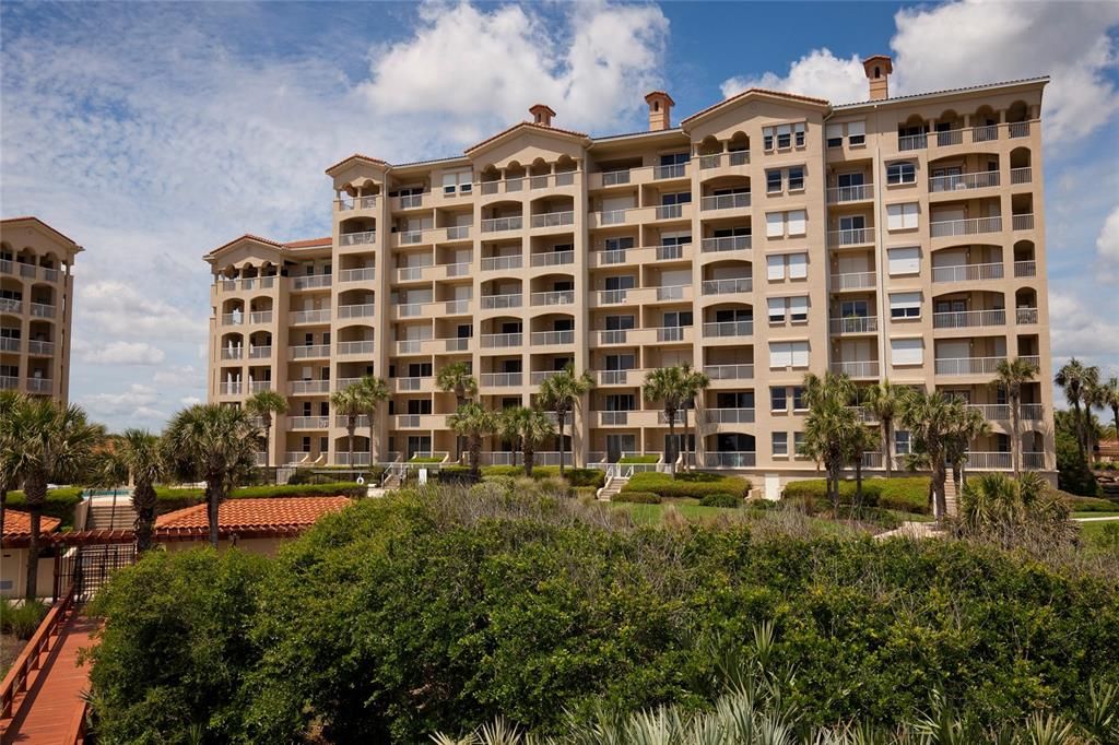 Active With Contract: $699,000 (2 beds, 2 baths, 1490 Square Feet)