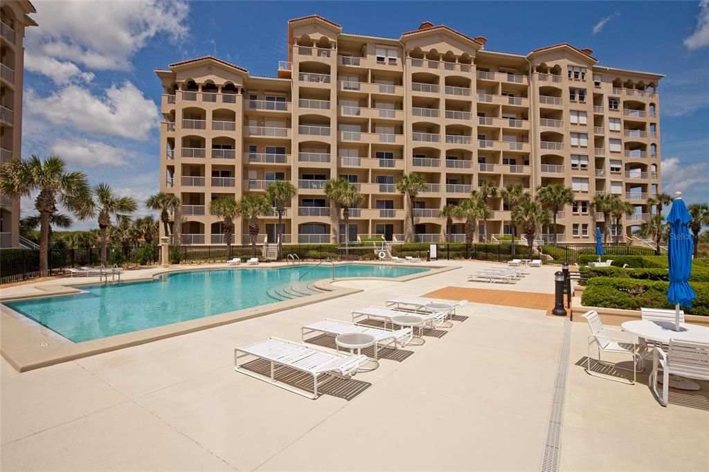 Active With Contract: $699,000 (2 beds, 2 baths, 1490 Square Feet)