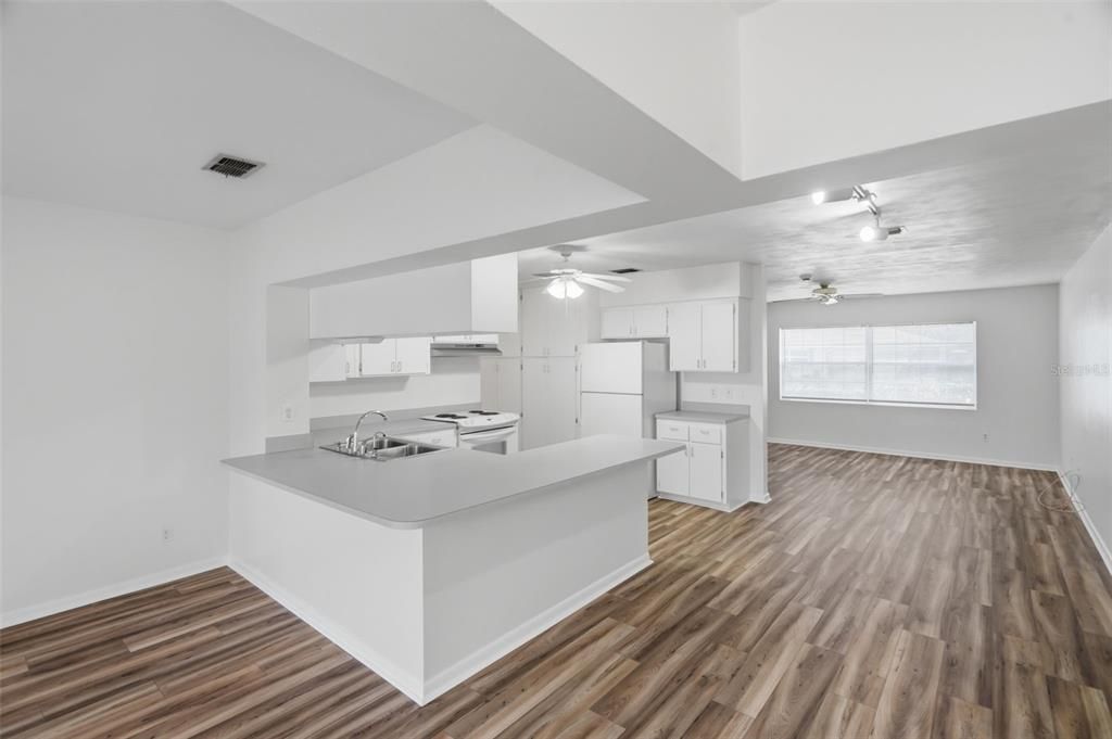 En Venta: $439,900 (3 camas, 3 baños, 1879 Pies cuadrados)