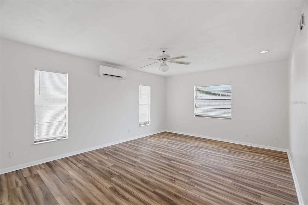 En Venta: $439,900 (3 camas, 3 baños, 1879 Pies cuadrados)