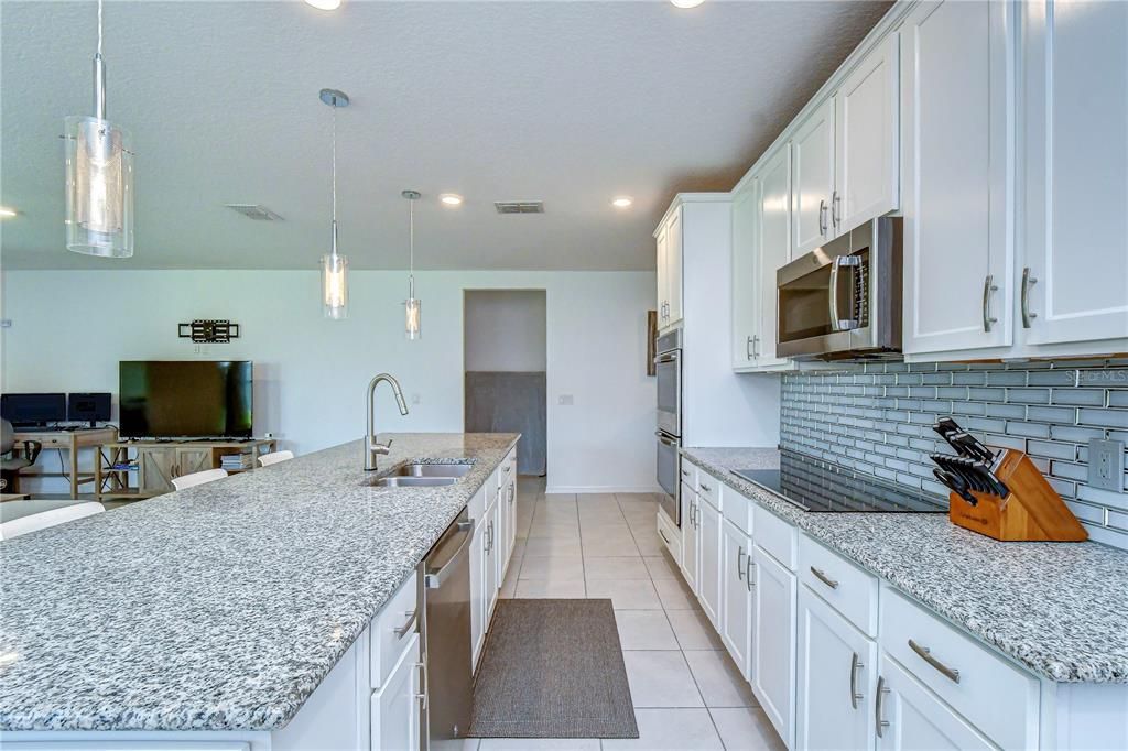 For Sale: $409,900 (3 beds, 2 baths, 1998 Square Feet)