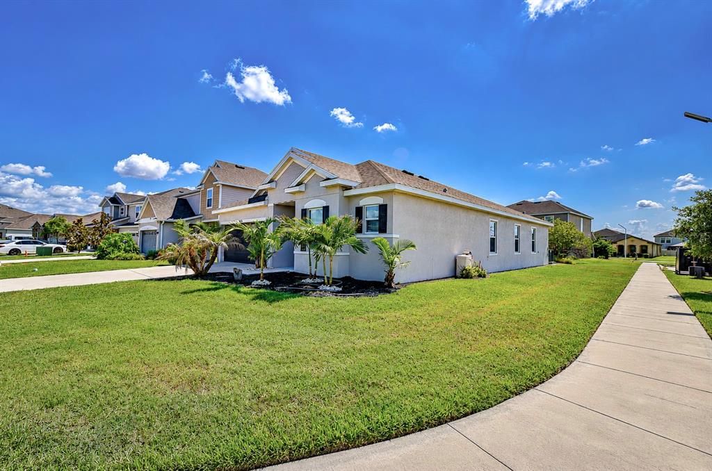 For Sale: $409,900 (3 beds, 2 baths, 1998 Square Feet)