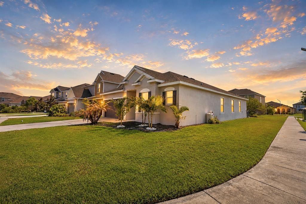 For Sale: $409,900 (3 beds, 2 baths, 1998 Square Feet)