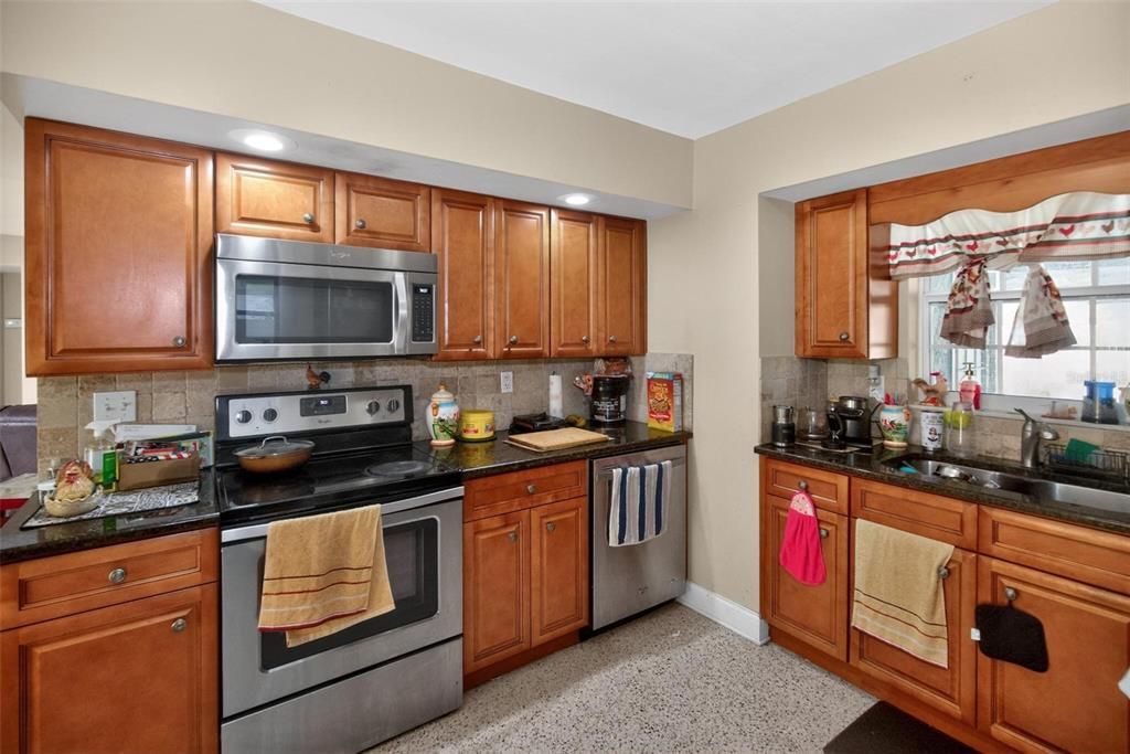 На продажу: $349,000 (3 спален, 1 ванн, 1291 Квадратных фут)