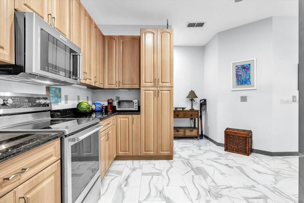 На продажу: $225,000 (2 спален, 2 ванн, 1458 Квадратных фут)