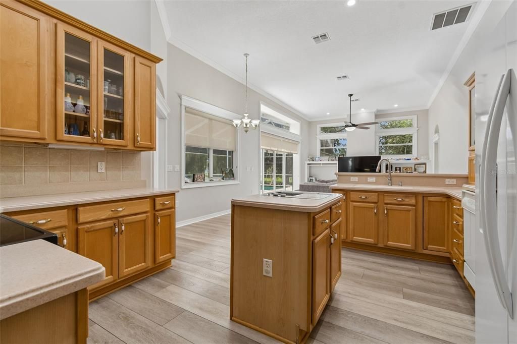 For Sale: $775,000 (4 beds, 3 baths, 2554 Square Feet)