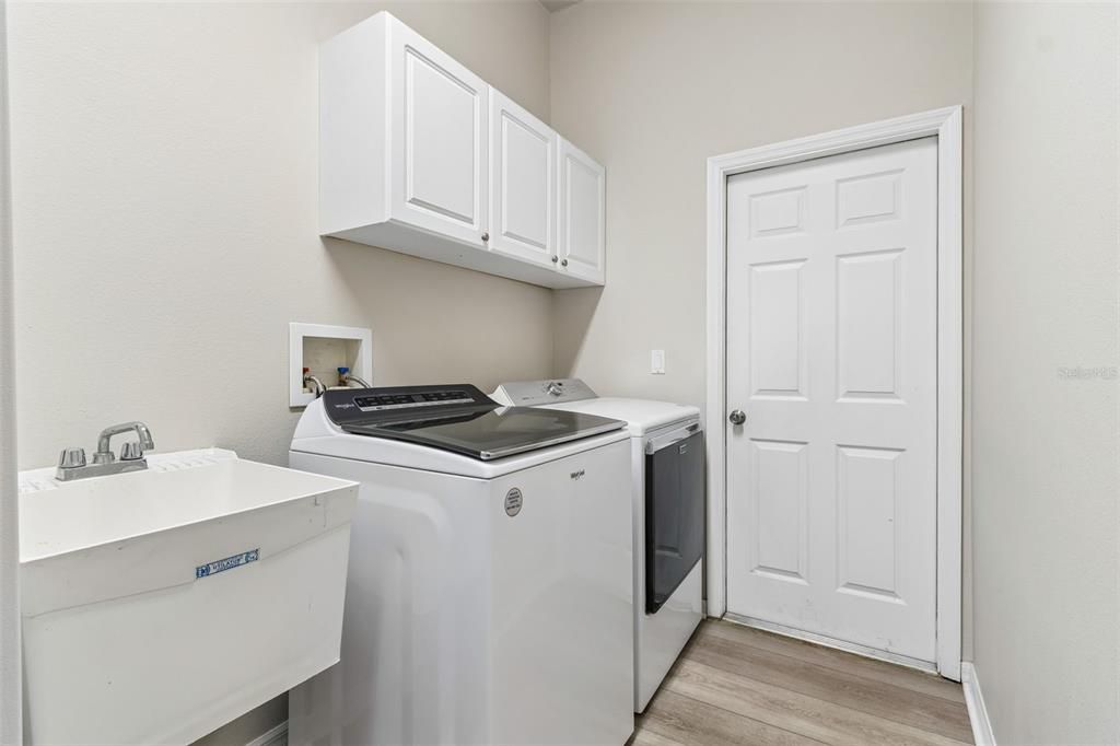 For Sale: $775,000 (4 beds, 3 baths, 2554 Square Feet)