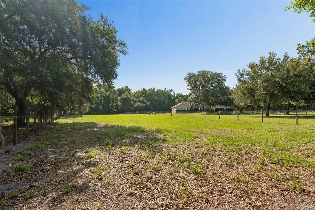 For Sale: $775,000 (4 beds, 3 baths, 2554 Square Feet)