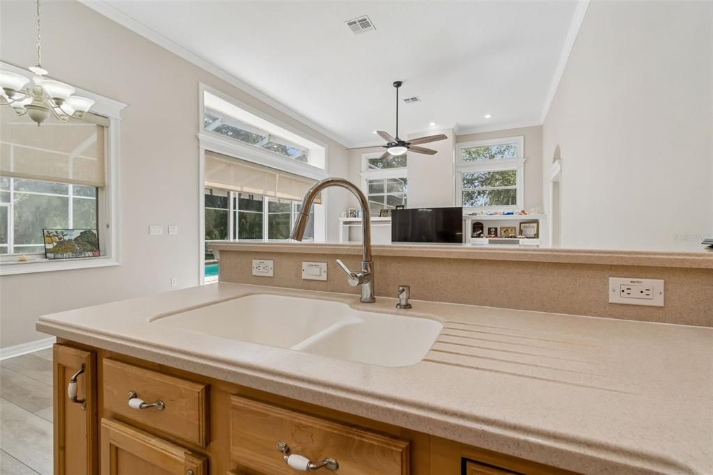 For Sale: $775,000 (4 beds, 3 baths, 2554 Square Feet)