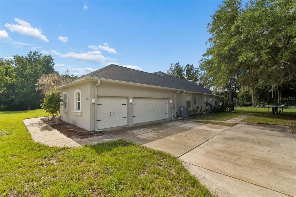 For Sale: $775,000 (4 beds, 3 baths, 2554 Square Feet)