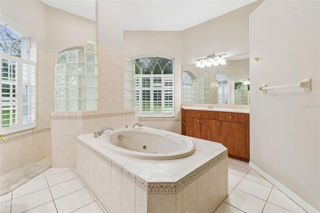 For Sale: $775,000 (4 beds, 3 baths, 2554 Square Feet)