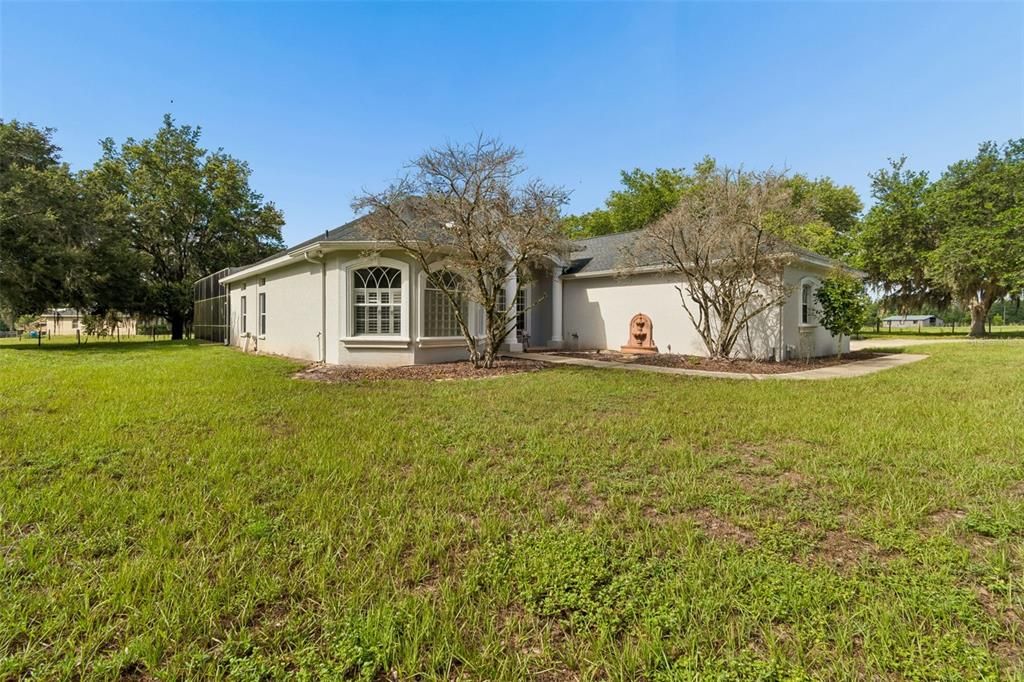 For Sale: $775,000 (4 beds, 3 baths, 2554 Square Feet)