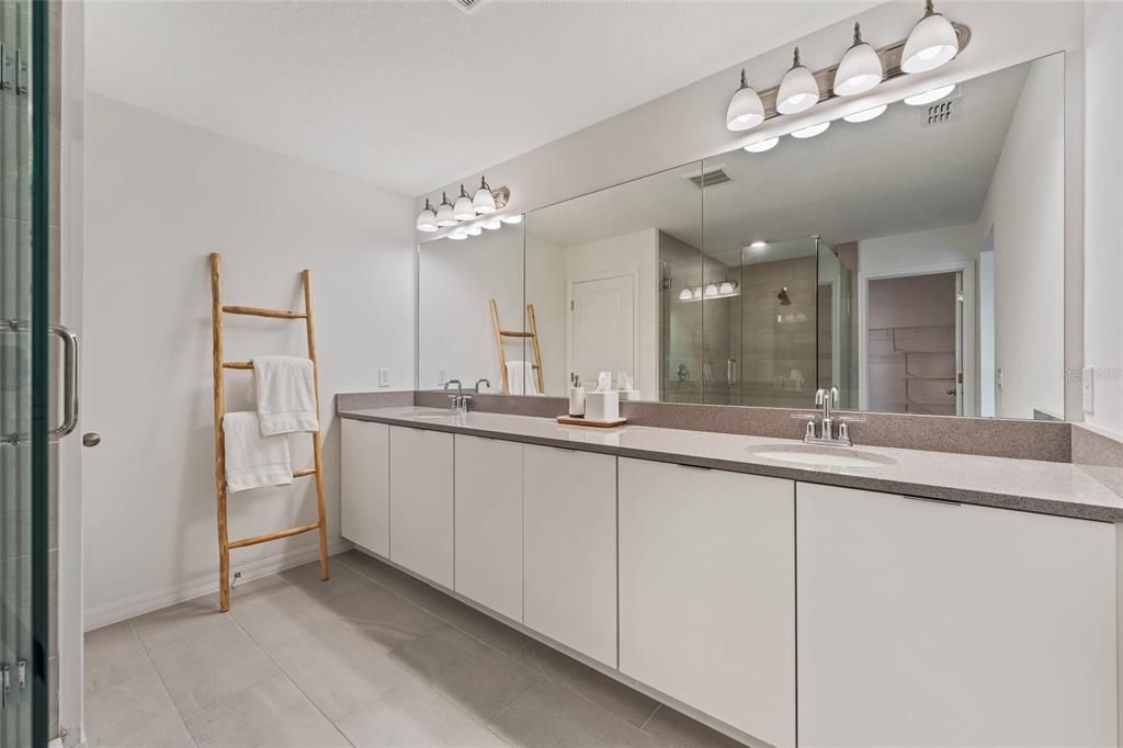 En Venta: $335,000 (3 camas, 2 baños, 2174 Pies cuadrados)