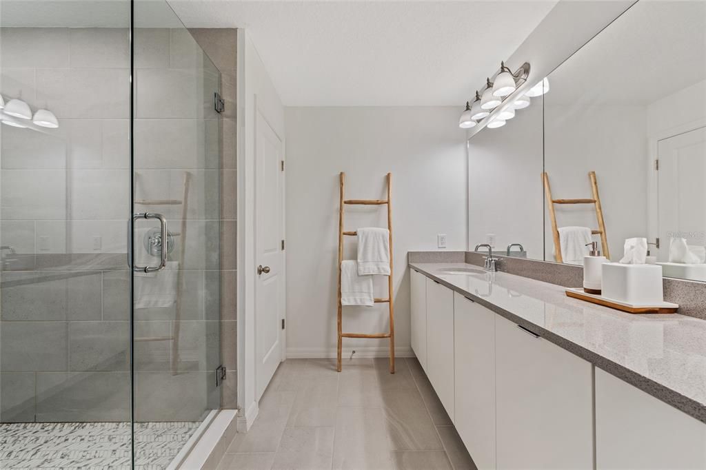 En Venta: $335,000 (3 camas, 2 baños, 2174 Pies cuadrados)