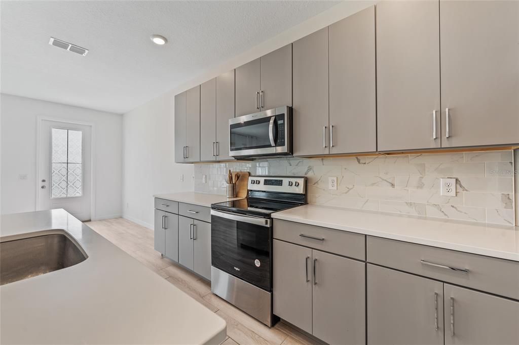 En Venta: $335,000 (3 camas, 2 baños, 2174 Pies cuadrados)