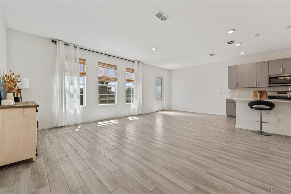 En Venta: $335,000 (3 camas, 2 baños, 2174 Pies cuadrados)