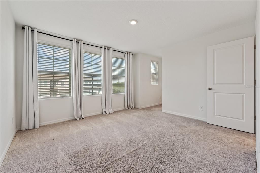En Venta: $335,000 (3 camas, 2 baños, 2174 Pies cuadrados)