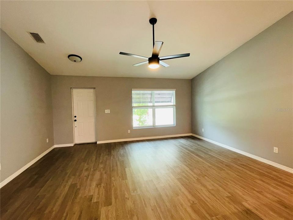 В аренду: $2,300 (3 спален, 2 ванн, 1594 Квадратных фут)
