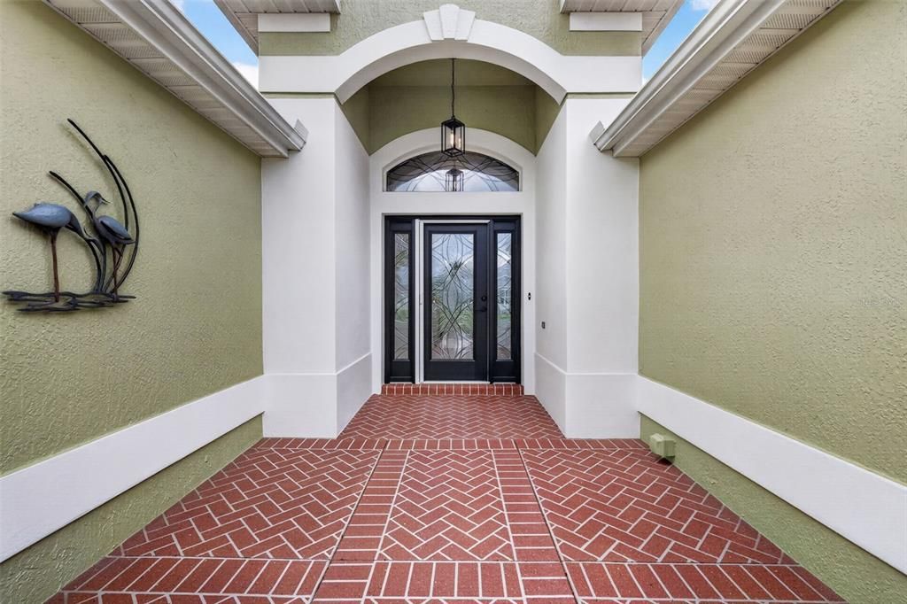 For Sale: $800,000 (3 beds, 2 baths, 2000 Square Feet)