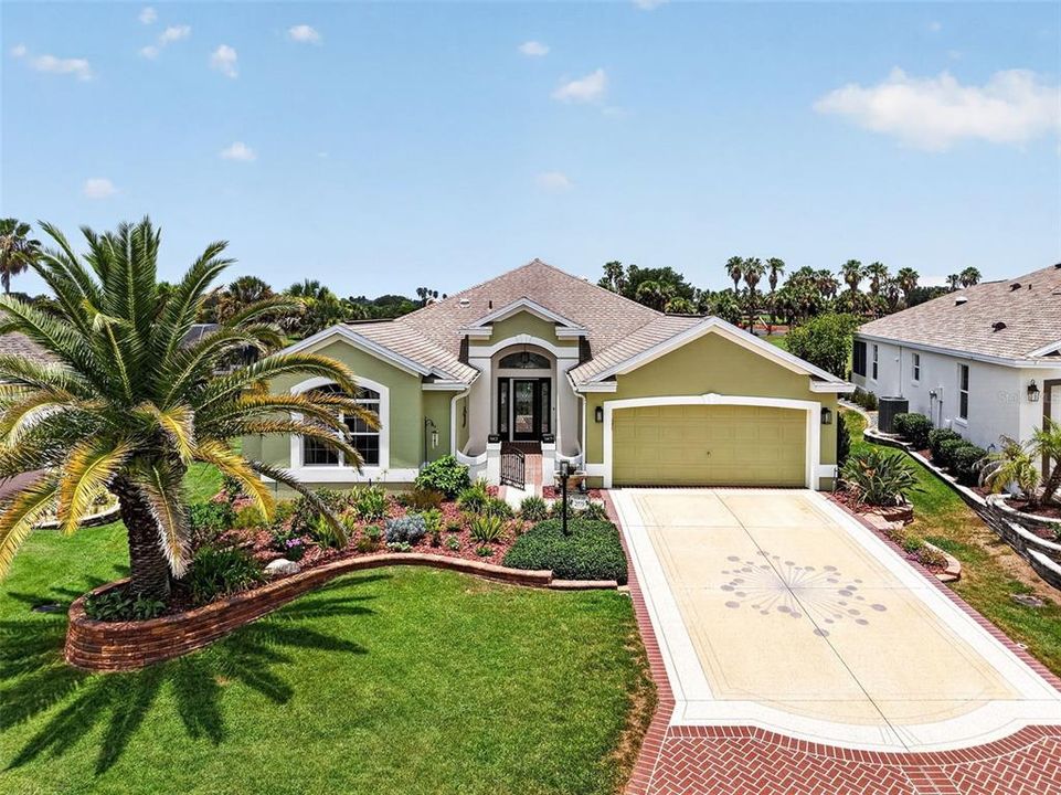 For Sale: $800,000 (3 beds, 2 baths, 2000 Square Feet)
