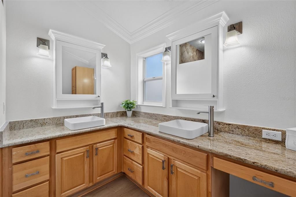 For Sale: $800,000 (3 beds, 2 baths, 2000 Square Feet)