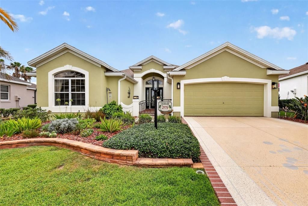 For Sale: $800,000 (3 beds, 2 baths, 2000 Square Feet)
