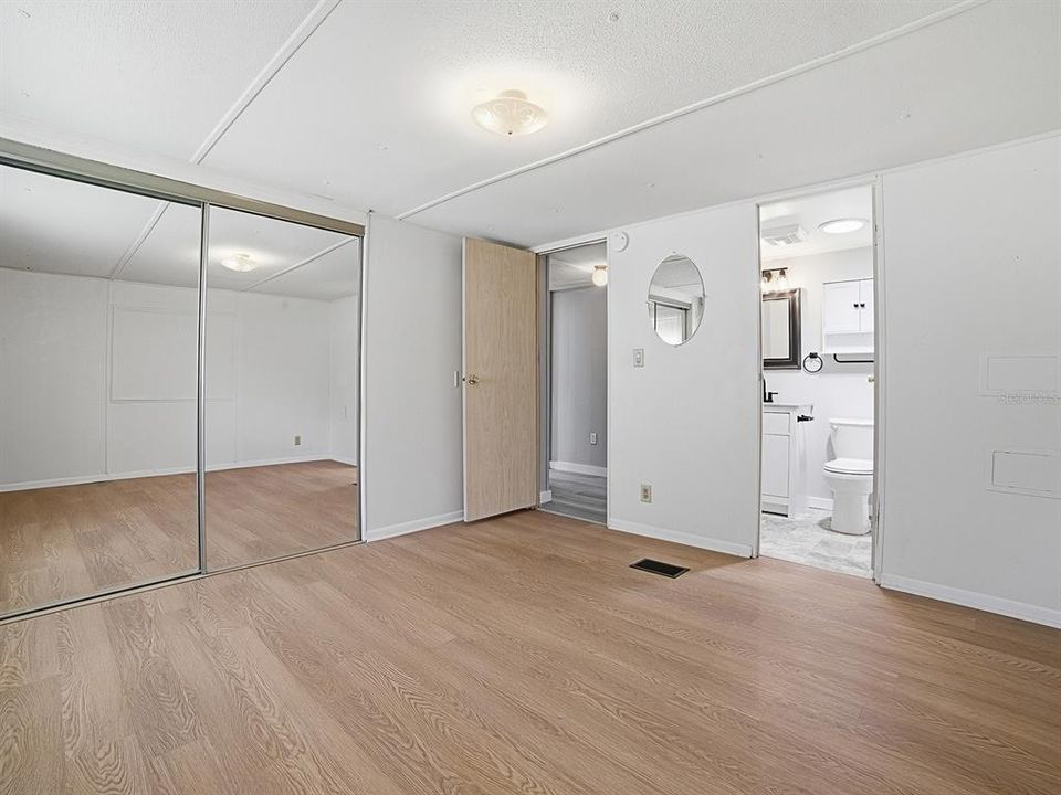 На продажу: $155,000 (2 спален, 2 ванн, 768 Квадратных фут)