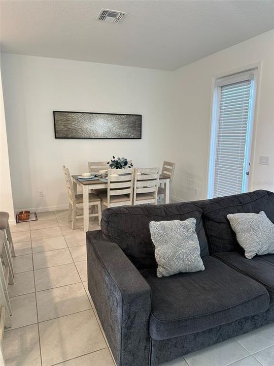 В аренду: $2,200 (3 спален, 2 ванн, 1624 Квадратных фут)
