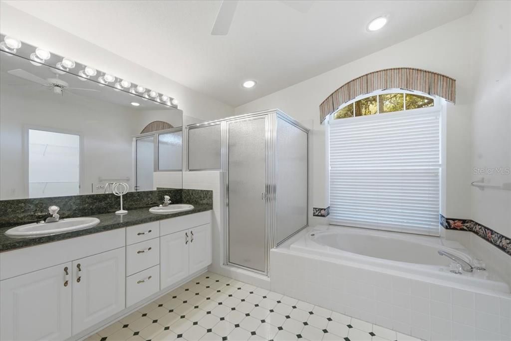 En Venta: $477,750 (4 camas, 3 baños, 2620 Pies cuadrados)