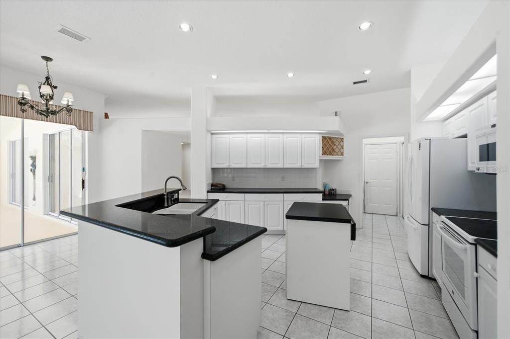 En Venta: $477,750 (4 camas, 3 baños, 2620 Pies cuadrados)