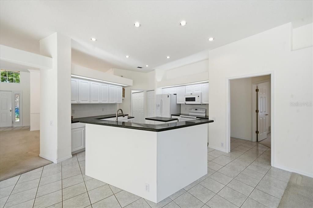 En Venta: $477,750 (4 camas, 3 baños, 2620 Pies cuadrados)